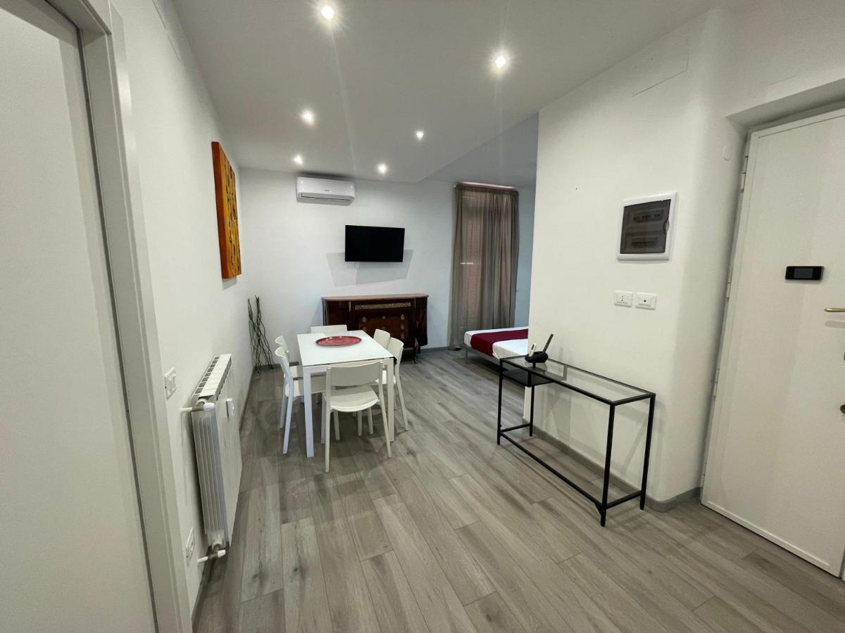 Apartament Caracciolo33 Rzym Zewnętrze zdjęcie